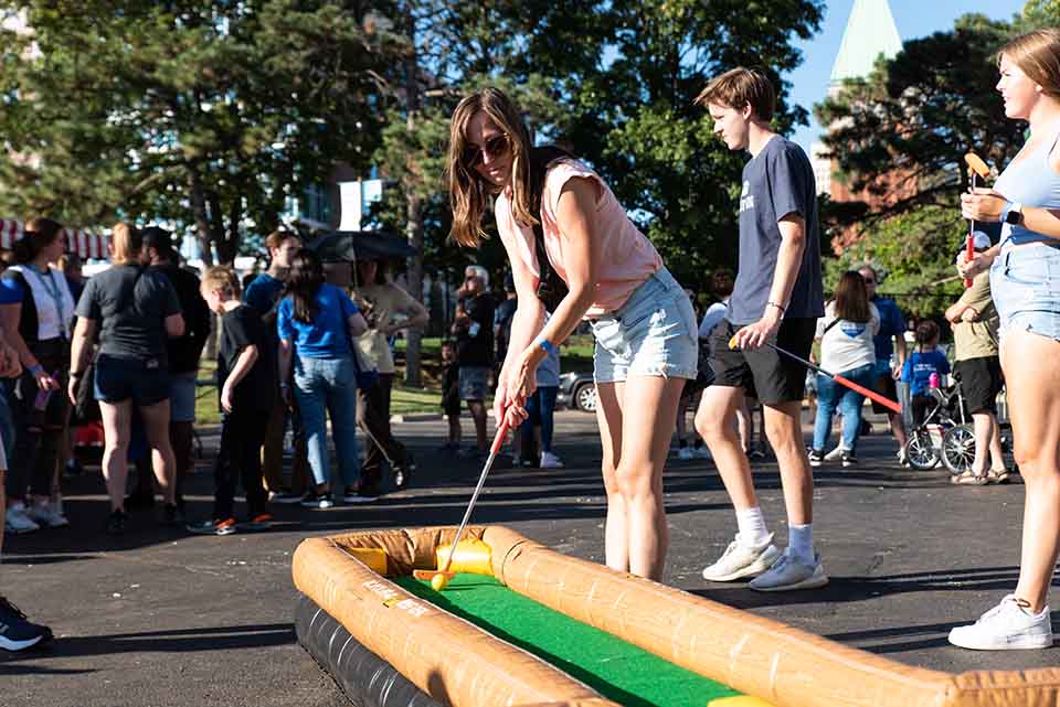 A carnival with games was held on the St. Louis campus as part of Homecoming and Family Weekend. Photo by Luke Yamnitz.