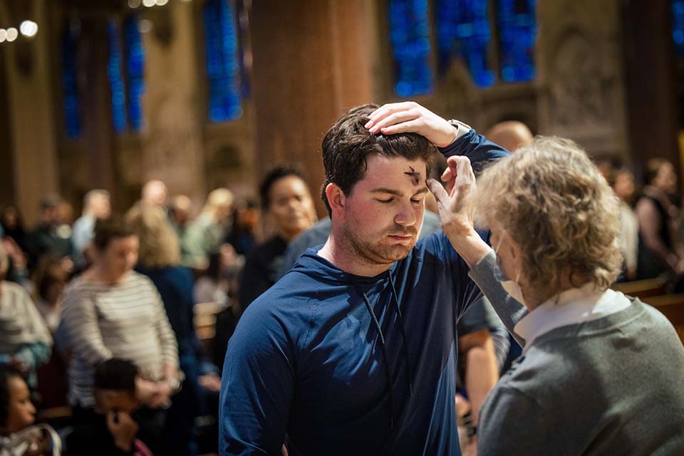 Ash Wednesday Mass was held at St. Francis Xavier College Church on Wednesday, Feb. 22, 2023. Photo by Sarah Conroy.