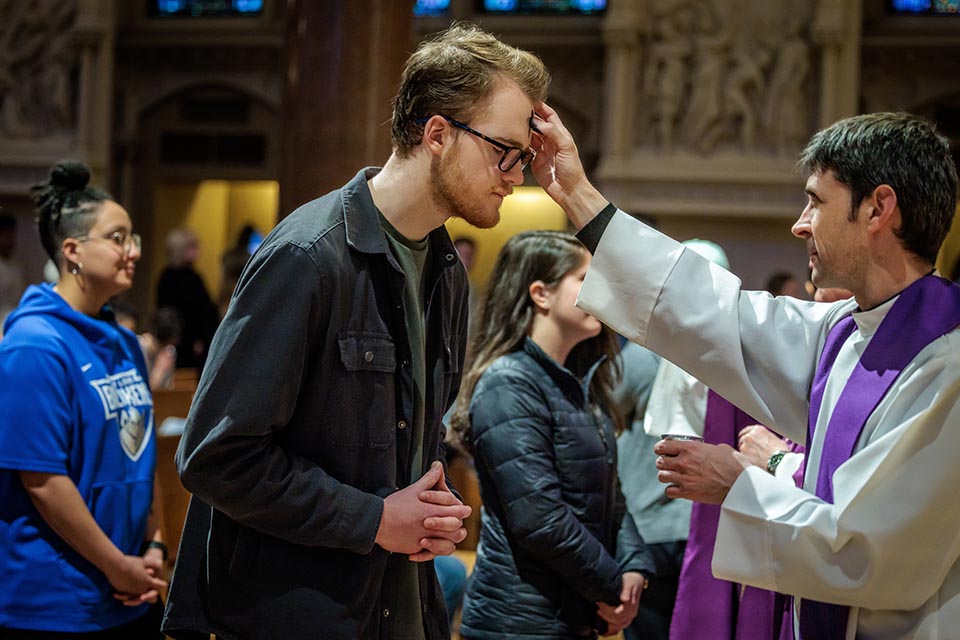 Ash Wednesday Mass was held at St. Francis Xavier College Church on Wednesday, Feb. 22, 2023. Photo by Sarah Conroy.