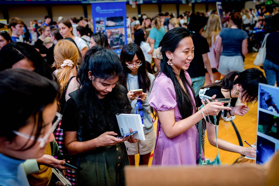 Students explore clubs and service organizations during the Student Involvement Fair on Saturday, Sept. 9. Photo by Sarah Conroy.