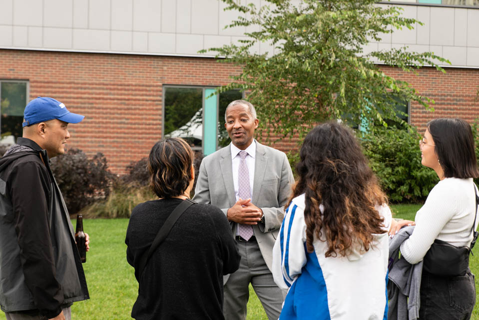 School of Science and Engineering Dean Gregory E. Triplett Jr., Ph.D., met with a group at an open house event during Homecoming and Family Weekend. Photo by Luke Yamnitz.