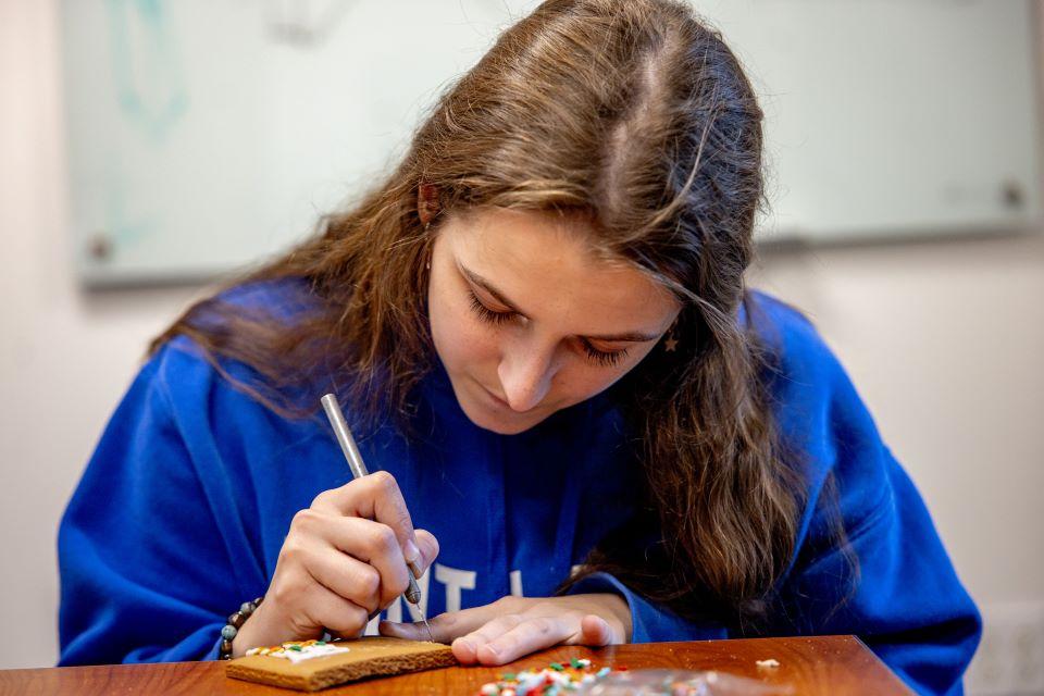 Sophia Weaver decorates her team’s gingerbread house for the SSE Innovation Challenge on December 2, 2024. Photo by Sarah Conroy.