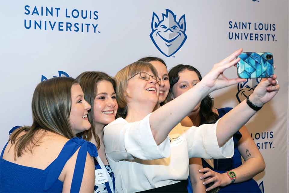 New alumni gather to take a selfie