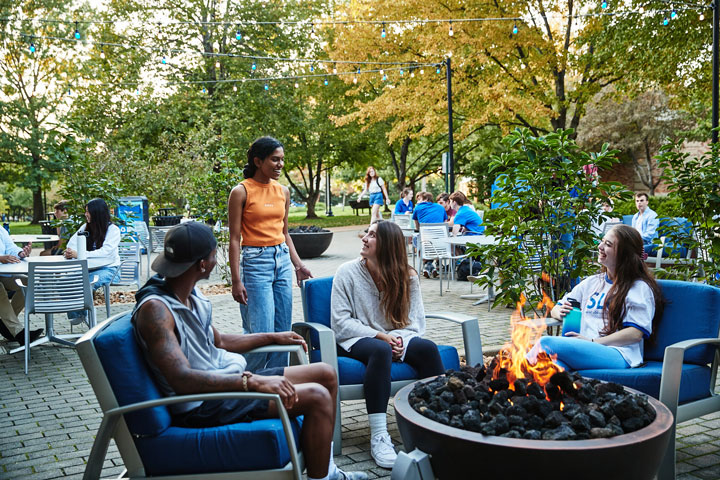 Students hang out on Fusz Hall patio 